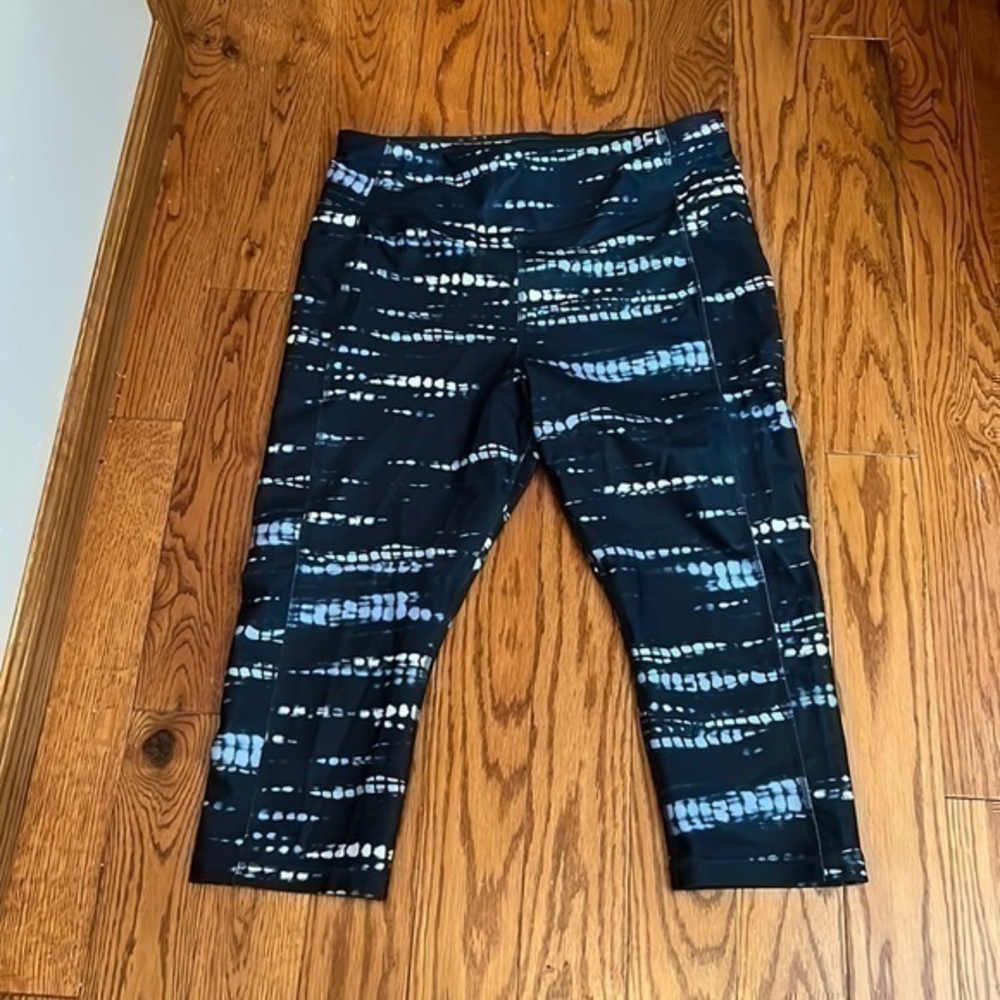 Extra large workout bottoms, Capri style